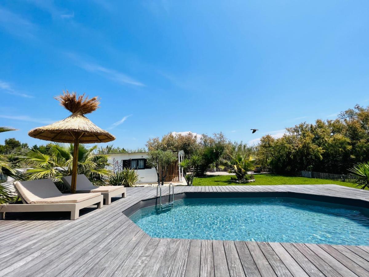 Cabane Le Flamant Avec Jardin, Piscine Et Parking Saintes-Maries-de-la-Mer Exteriör bild