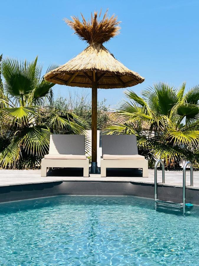 Cabane Le Flamant Avec Jardin, Piscine Et Parking Saintes-Maries-de-la-Mer Exteriör bild