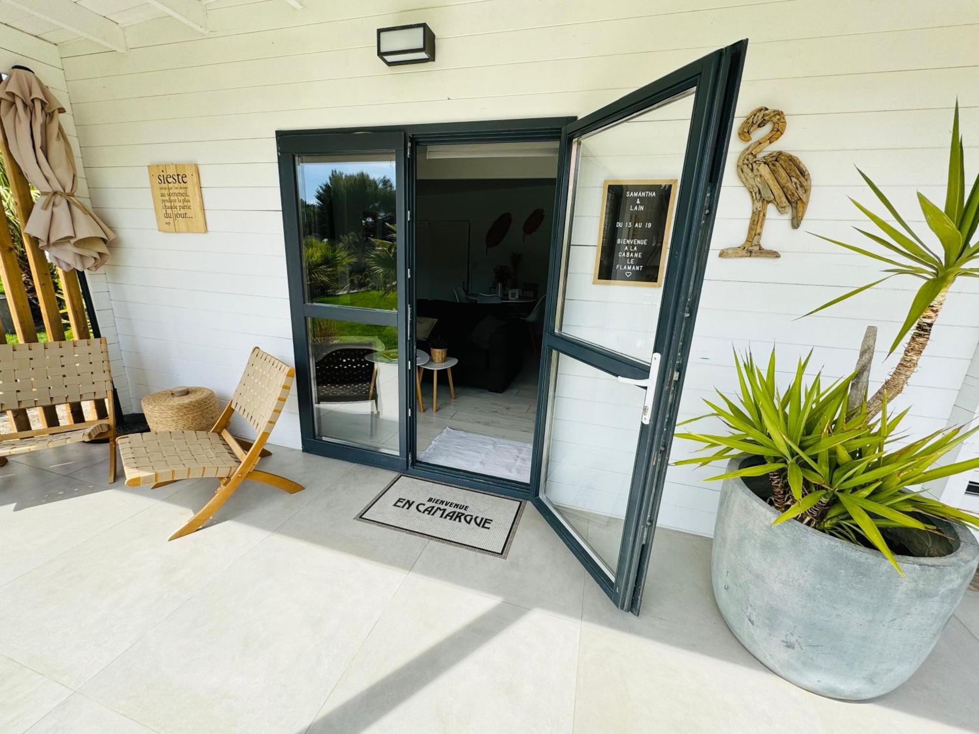 Cabane Le Flamant Avec Jardin, Piscine Et Parking Saintes-Maries-de-la-Mer Exteriör bild