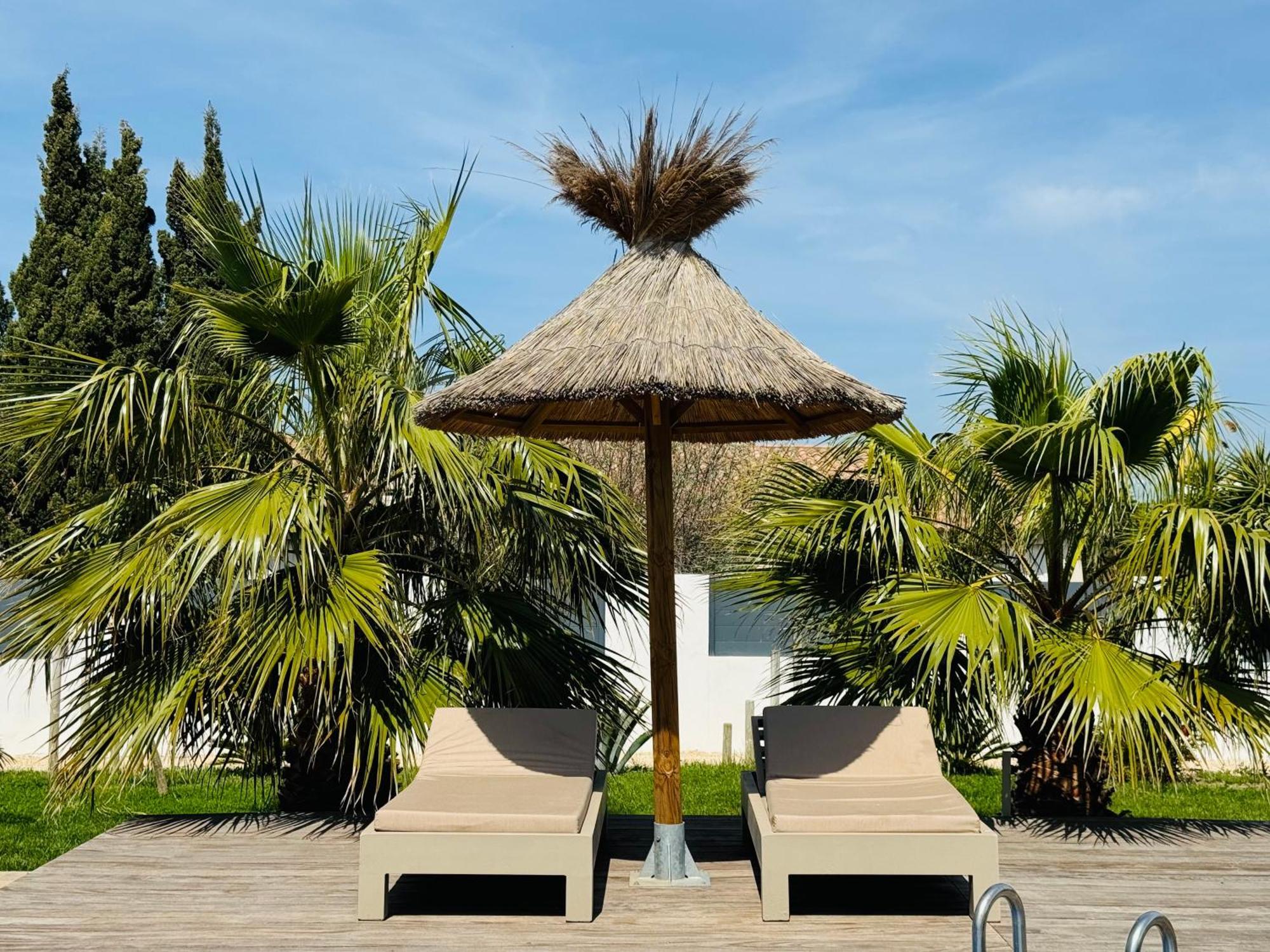 Cabane Le Flamant Avec Jardin, Piscine Et Parking Saintes-Maries-de-la-Mer Exteriör bild