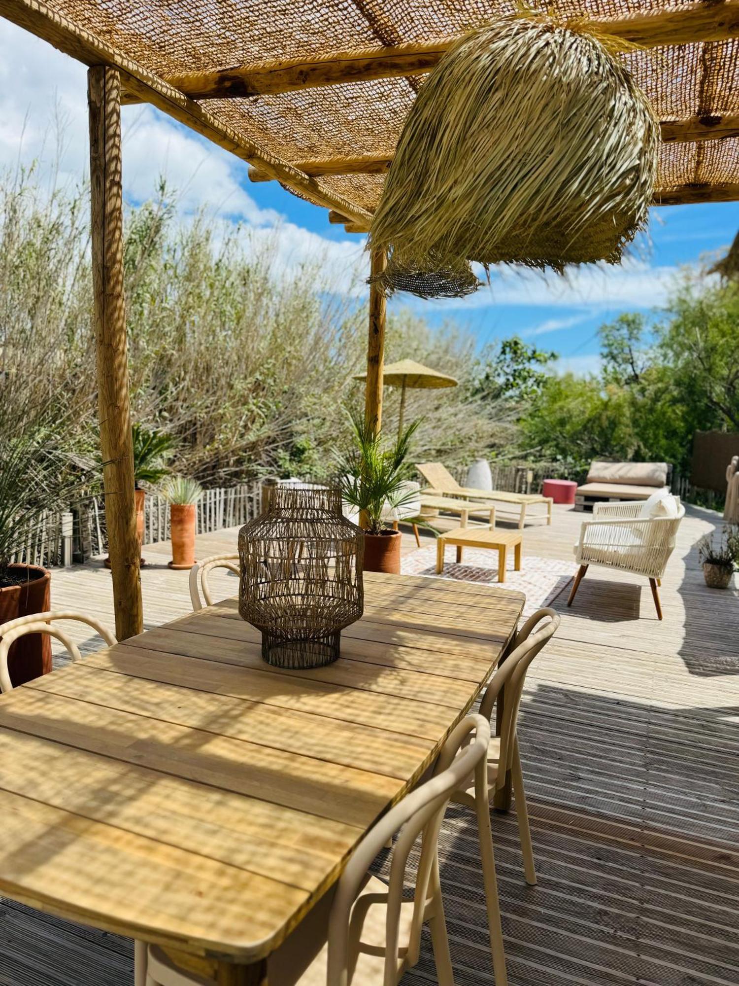 Cabane Le Flamant Avec Jardin, Piscine Et Parking Saintes-Maries-de-la-Mer Exteriör bild
