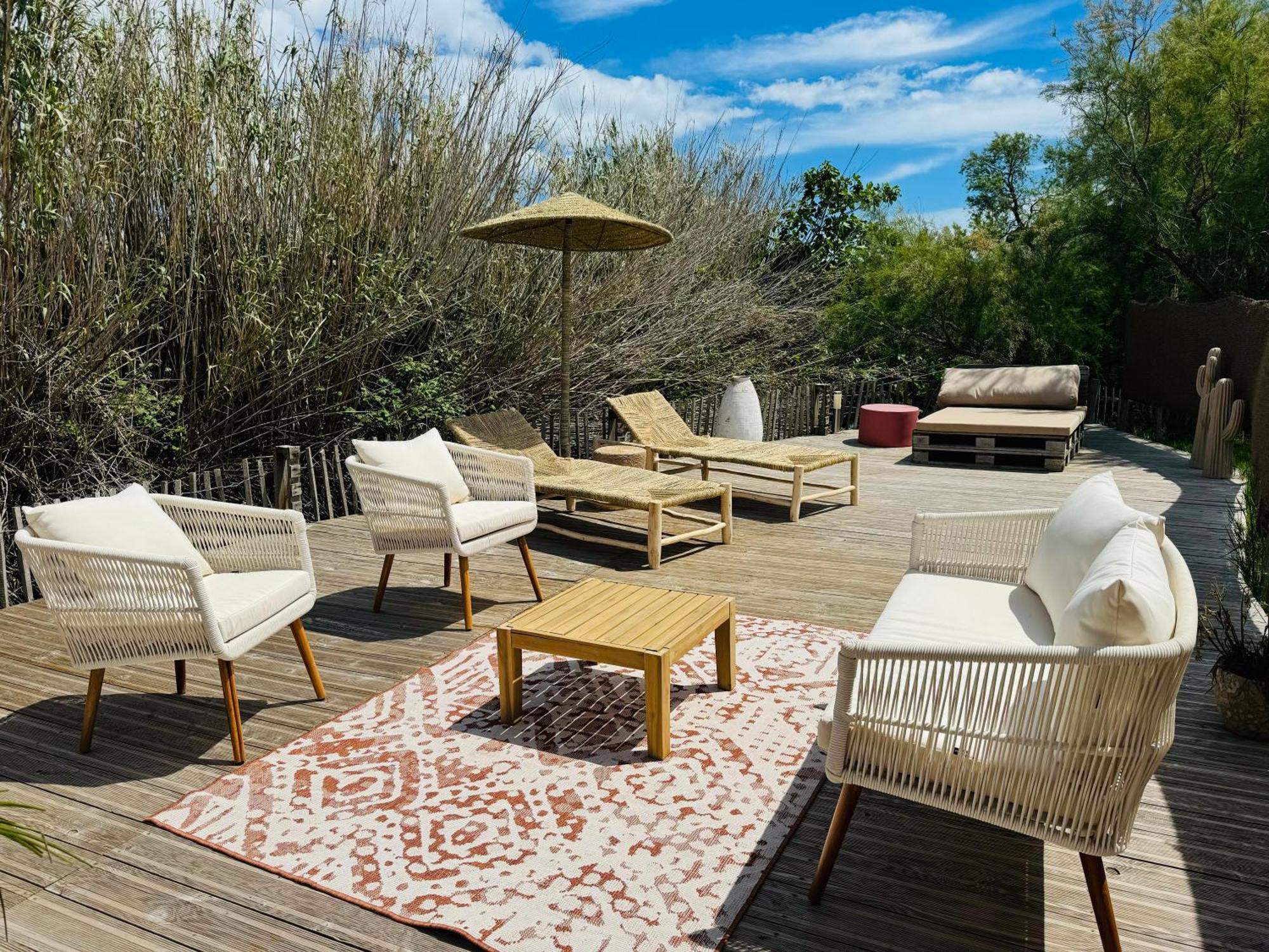 Cabane Le Flamant Avec Jardin, Piscine Et Parking Saintes-Maries-de-la-Mer Exteriör bild